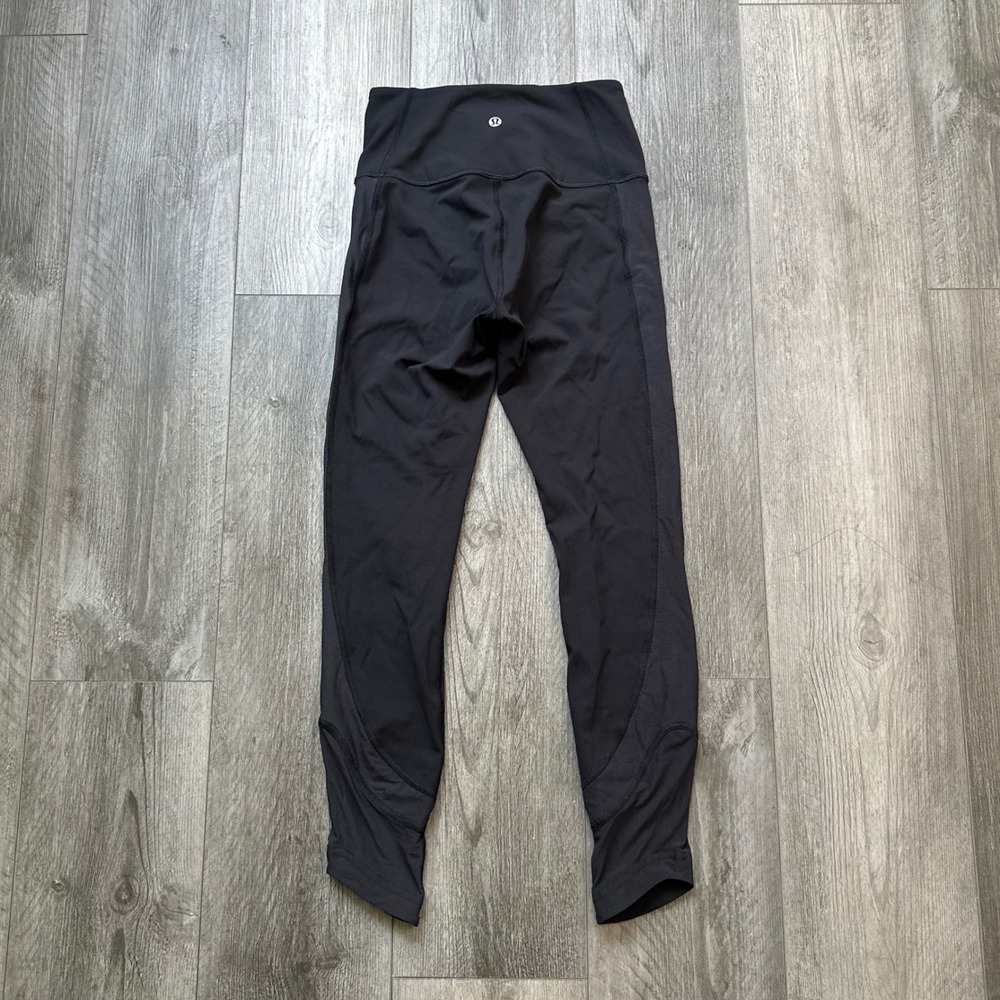 Lululemon Black High Rise Capri Leggings Pants mesh Size 4 Athleisure yoga